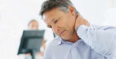 ग्रीवा ओस्टियोचोन्ड्रोसिस के लक्षण गर्दन में दर्द हैं