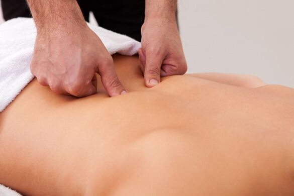 यदि आपकी पीठ काठ का क्षेत्र में दर्द होता है तो मालिश सत्र मदद करेगा